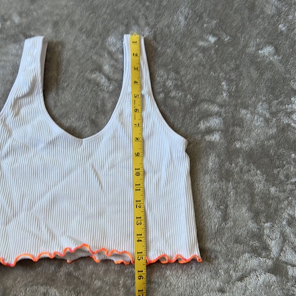 white strech crop top - Picture 2 of 5